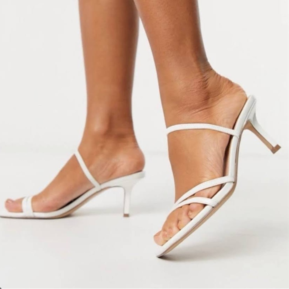 Like New Steve Madden Loft White Strappy Kitten Heel Size 8.5